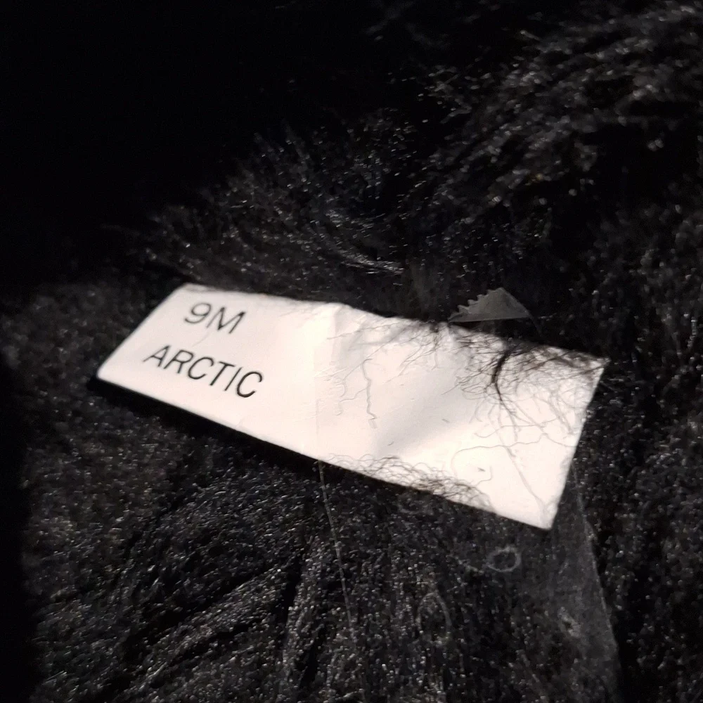 Khombu Artic Black suede and manmade winter weather boots size 9